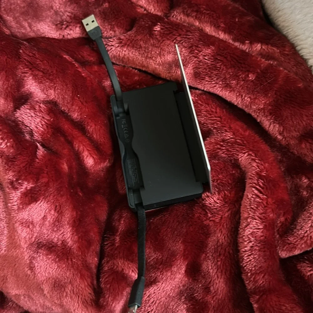 Mophie // portable charger silver - black